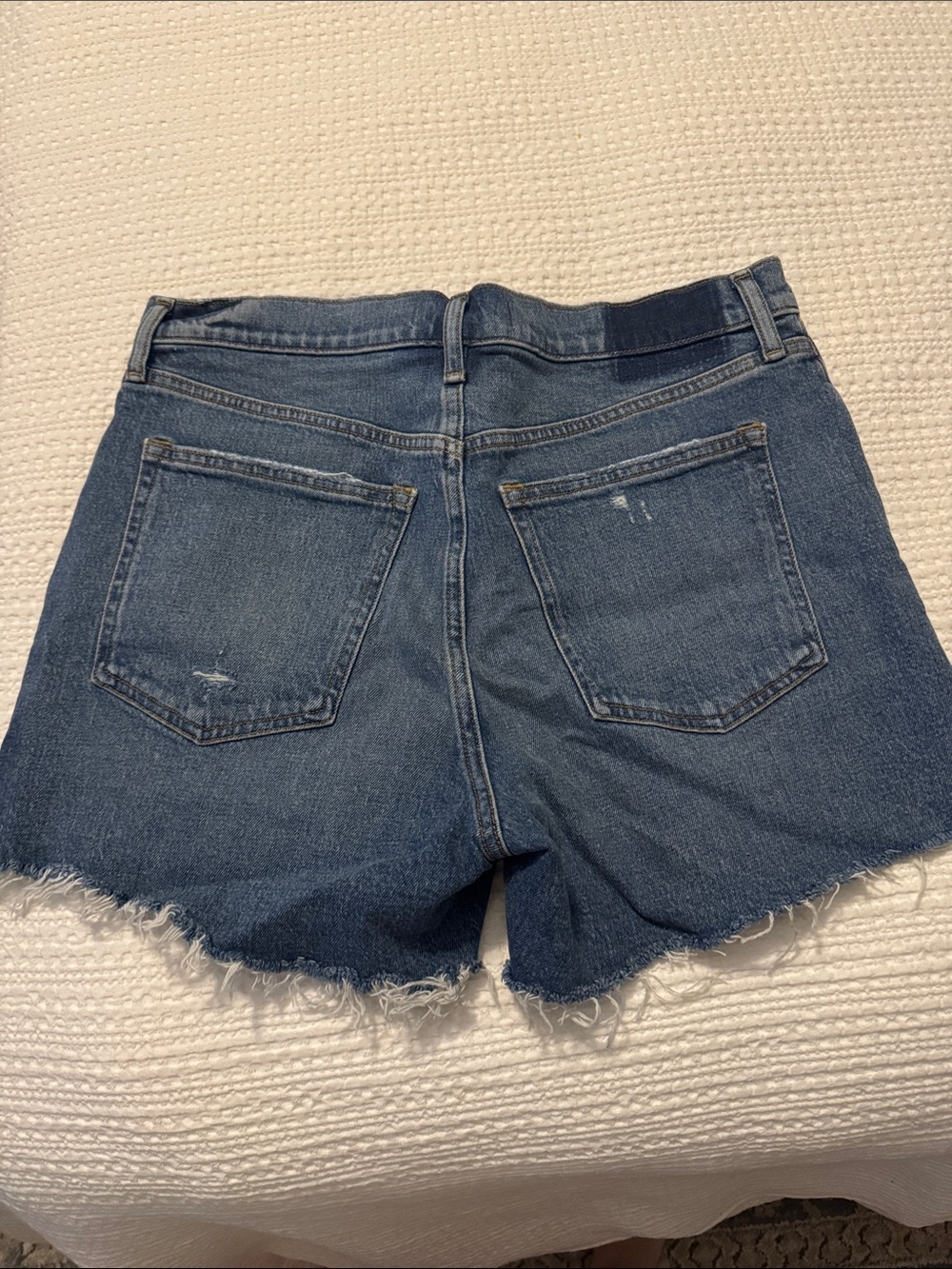 Abercrombie & Fitch High-Rise Frayed Hem Denim Shorts - Blue - Picture 2 of 3